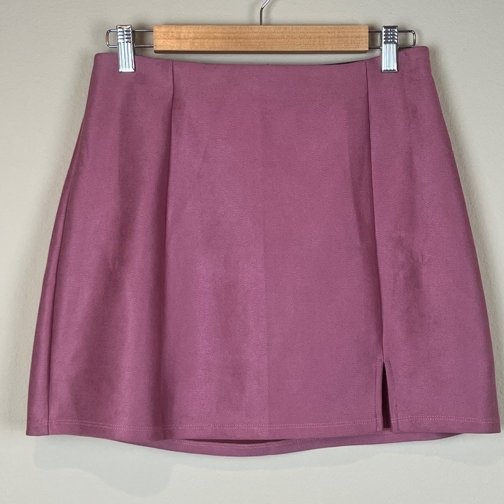 NWT Francesca's Glo Fashion Mauve Faux Suede Slit Mini Skirt; Size M; EUC